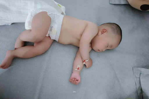 博尔塔拉蒙古怀孕肚子撑的难受